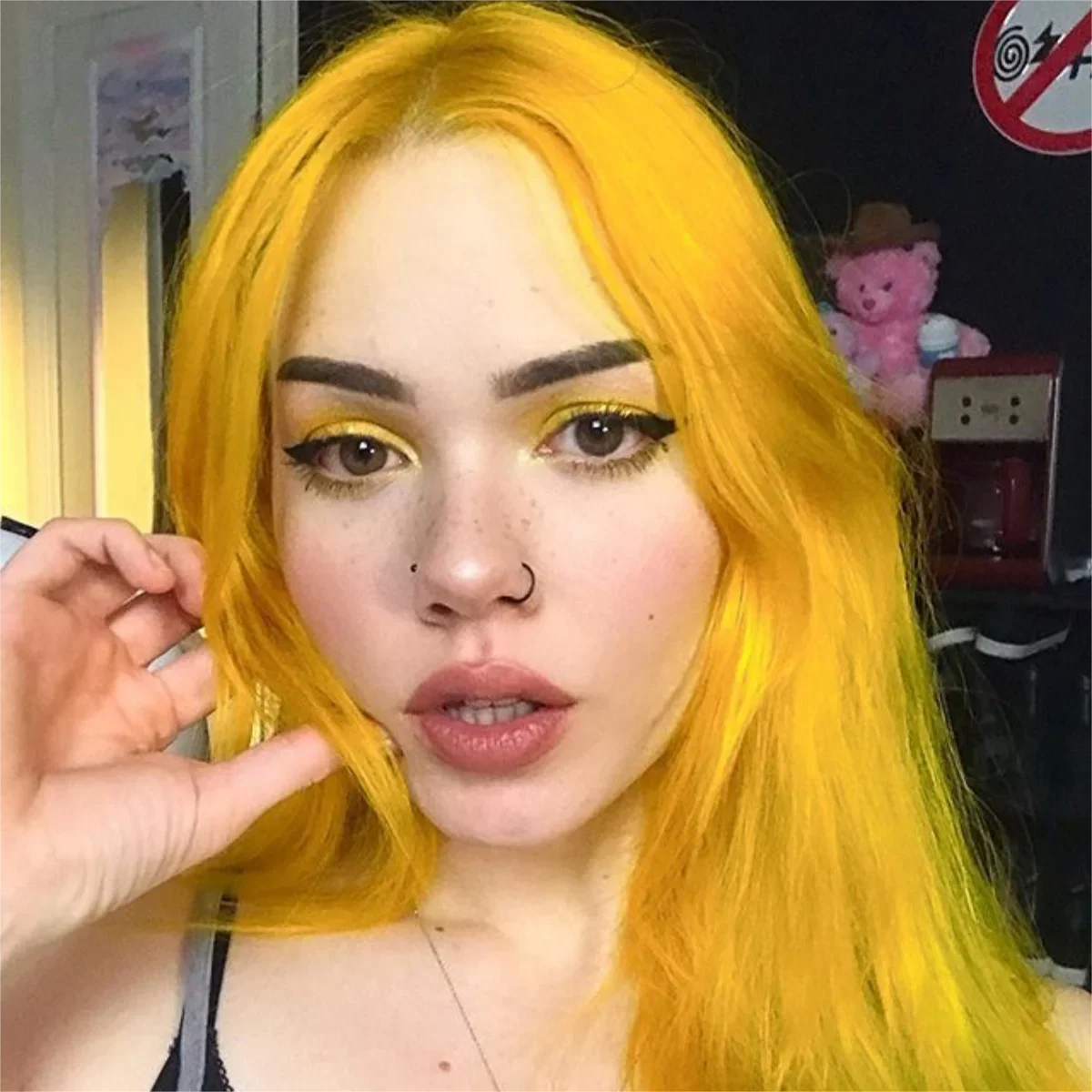Ginger Yellow Wig Synthetic Lace Front Hair Wigs Straight Lace Wigs For Women Glueless Ready to Wear Synthetic Hair Lace Cosplay Wig