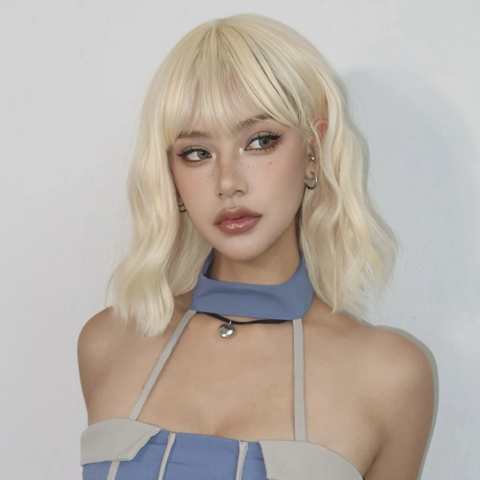 Blonde Short Curly Bob Synthetic Wig with Bangs Platium Golden Lolita Cosplay Wigs for Women Daily Party Cosplay Heat Resistant of Hair Wigs